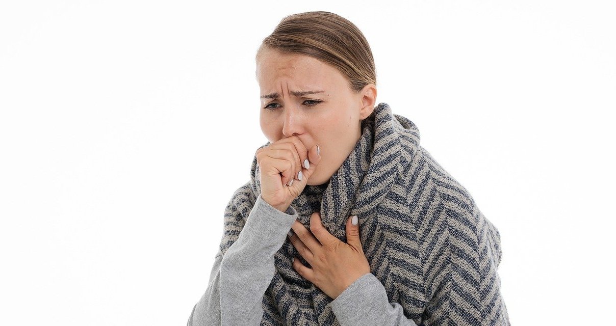 Como saber se estou com coronavírus: a tosse apresentada pela imagem é um dos sintomas