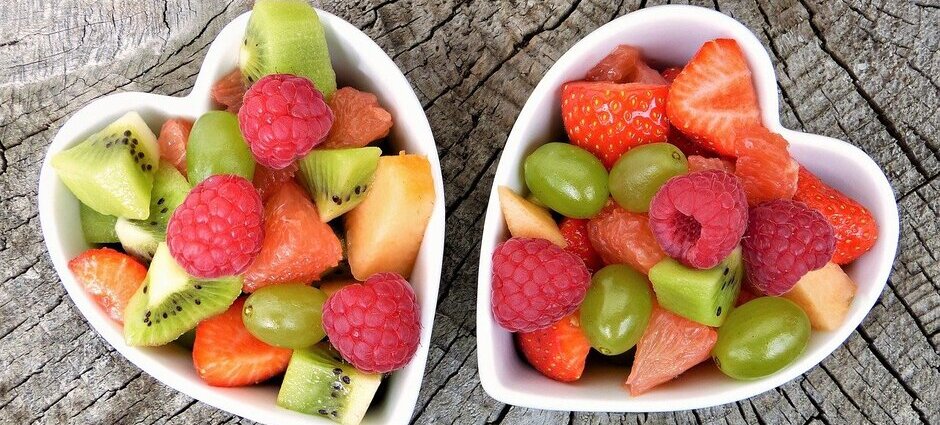 Hábitos saudáveis, como ingestão de frutas diariamente, são recomendáveis para todos, inclusive obesos.